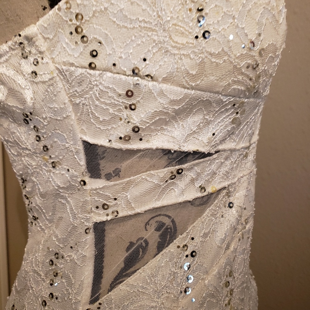 Dress - Picture 5 of 7